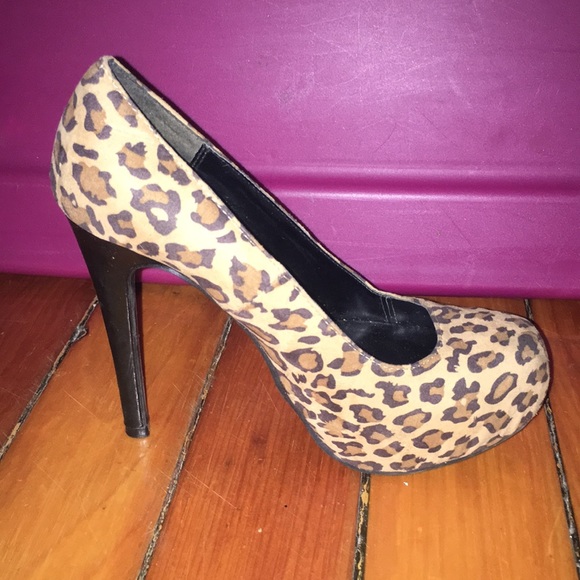 Cheetah print heels - Picture 3 of 4
